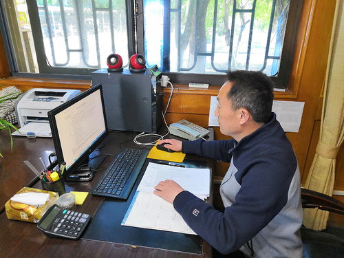 守護(hù)舌尖安全，筑牢疫情防線——飲食服務(wù)中心組織食品安全管理人員在線學(xué)習(xí)與測(cè)試紀(jì)實(shí)