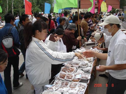 歡慶教師節，后勤集團膳食中心舉辦食品展銷活動